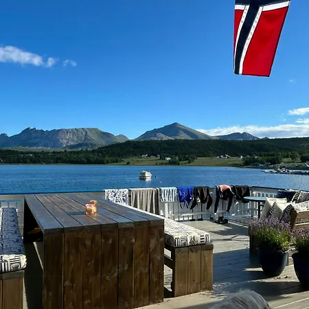 With View Of The Lofoten Mountains Tatil Evi