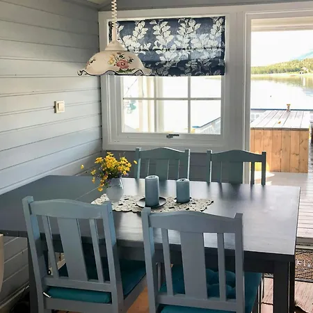 With View Of The Lofoten Mountains Tatil Evi Langvag