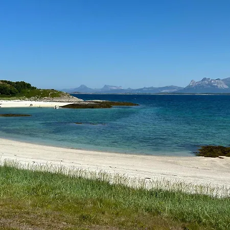 With View Of The Lofoten Mountains Tatil Evi *