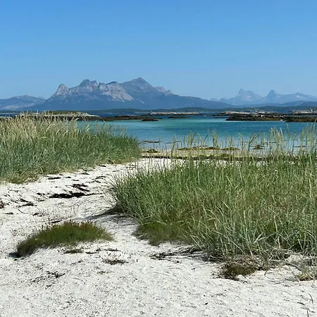 With View Of The Lofoten Mountains Tatil Evi