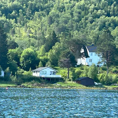 With View Of The Lofoten Mountains Tatil Evi Langvag