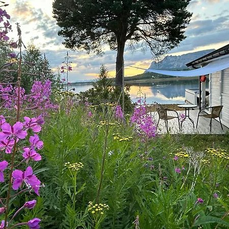 With View Of The Lofoten Mountains Feriehus *