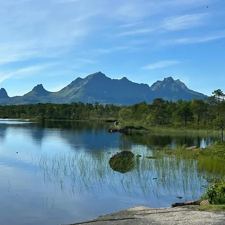 With View Of The Lofoten Mountains Feriehus Langvag